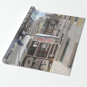 GRAUENBAHN AUF DER EISENBAHN AM GEBÄUDE GESCHENKPAPIER