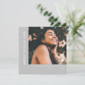 Grauer Abschluss für das Foto Einladung (Stehend Vorderseite)