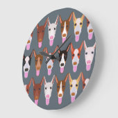 Grauer Cartoon Podenco Dog Faces Große Wanduhr (Winkel)