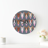 Grauer Cartoon Podenco Dog Faces Große Wanduhr (Zuhause)