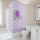Grauer Elefant auf Lila, Lavendel, weißes Zickzack Duschvorhang (Beispiel)