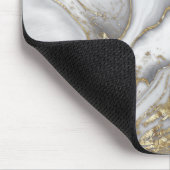 Grauer flüssiger Marmor - Perle und Gold Mousepad (Ecke)
