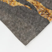 Grauer, goldgezinkter Marmorhintergrund. Fleecedecke (Ecke)