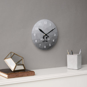 Grauer Gradient-Geometrischer-Netzmuster-Monogramm Runde Wanduhr