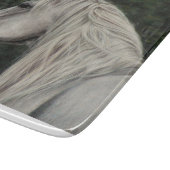 Grauer Hengst blickt in die Ferne Schneidebrett (Ecke)