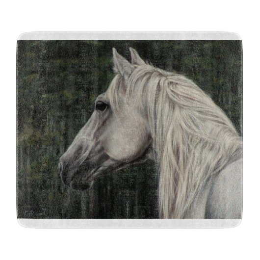 Grauer Hengst blickt in die Ferne Schneidebrett (Vorderseite)