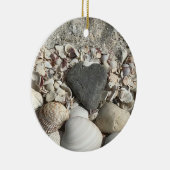 Grauer Herzstein auf der Strandverzierung Keramik Ornament (Rechts)