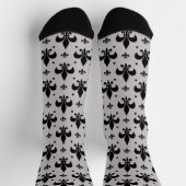 Grauer Hintergrund Fleur-de-lis-Muster Socken (Oben)