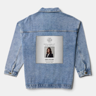 Grauer Hintergrund Mitarbeiter des Monatslogos Jeansjacke