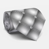 Grauer Hintergrund und Perlen Krawatte (Gerollt)