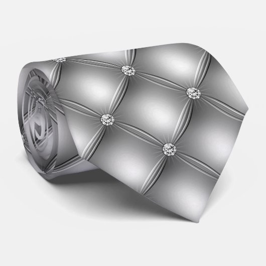 Grauer Hintergrund und Perlen Krawatte (Gerollt)