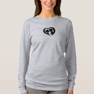 Grauer Holzeinschlag in Shirts