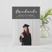 Grauer moderner Graduate bearbeitbarer Abschluss Ankündigung (Stehend Vorderseite)