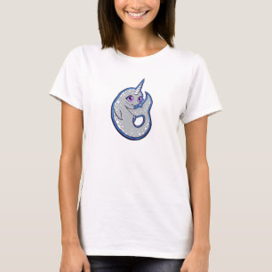 Grauer Narwhal Wal mit der Stellen-Tinte, die T-Shirt