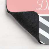 Grauer Peach Zickzack Individuelle Name Mousepad (Ecke)