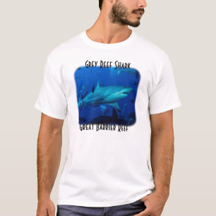 Grauer Riff-Haifisch auf dem Great Barrier Reef T-Shirt