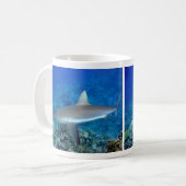 Grauer Riff-Haifisch Kaffeetasse (Vorderseite Links)