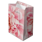 Grauer Skriptname, große rosa Blume Mittlere Geschenktüte (Rückseite Schrägansicht)