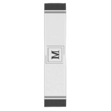 Grauer Tischläufer mit Nachname Letter 14 x 72"