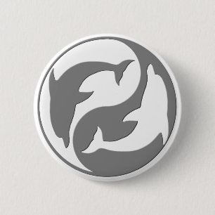Grauer und weißer yin Yang-Delphin-Knopf Button