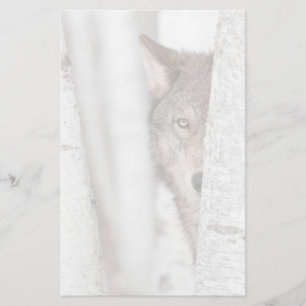 Grauer Wolf (Canis Lupus) hinter Baum Briefpapier