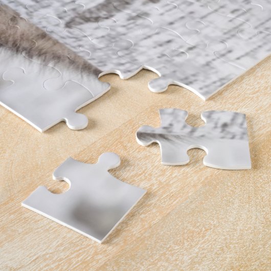 Grauer Wolf (Canis Lupus) hinter Baum Puzzle (Seite)