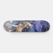 Grauer Wolf heult Skate Deck zum Mond Skateboard (Horizontal)