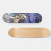 Grauer Wolf heult Skate Deck zum Mond Skateboard (Horizontal)