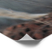 Grauer Wolf hinter Baum Poster (Ecke)
