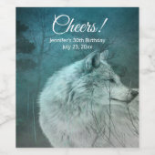 Grauer Wolf in einem dunklen Wald heitert Geburtst Weinetikett (Einzelnes Label)