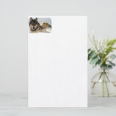 Grauer Wolf oder Timberwolf, die in den Schnee Briefpapier (Stehend Vorderseite)
