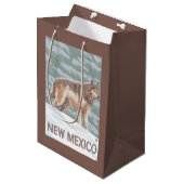 Grauer Wolf StandingNew Mexiko Mittlere Geschenktüte (Vorderseite Schrägansicht)