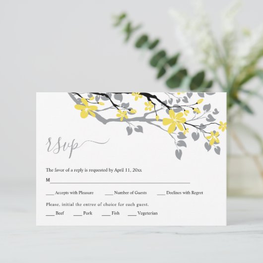 Grauer Zweig mit gelben Blumen Blütenhochzeit RSVP Karte (Stehend Vorderseite)