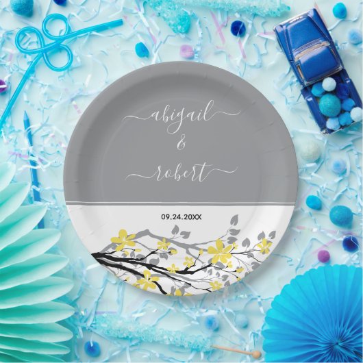 Grauer Zweig mit gelben Blumen, Initialen Hochzeit Pappteller (Party)