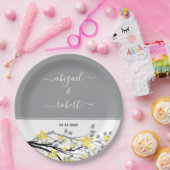 Grauer Zweig mit gelben Blumen, Initialen Hochzeit Pappteller (Party)