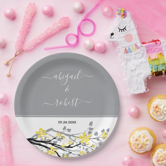 Grauer Zweig mit gelben Blumen, Initialen Hochzeit Pappteller (Party)