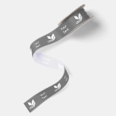 Graues, benutzerdefiniertes Firmenlogo und Text Satinband (Rückseite)