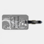 Graues Blumenmuster auf schwarz Gepäckanhänger (Rückseite horizontal)