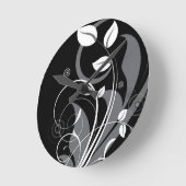 Graues Blumenmuster auf Schwarzem Runde Wanduhr (Winkel)