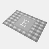 Graues Buffalo Kariert Monogram Doormat Fußmatte (Schrägansicht)