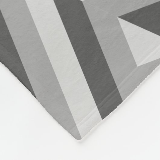 Graues Dreikantmuster Fleecedecke (Ecke)