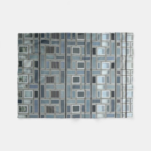 Graues Gebäude Fleecedecke (Vorderseite (Horizontal))