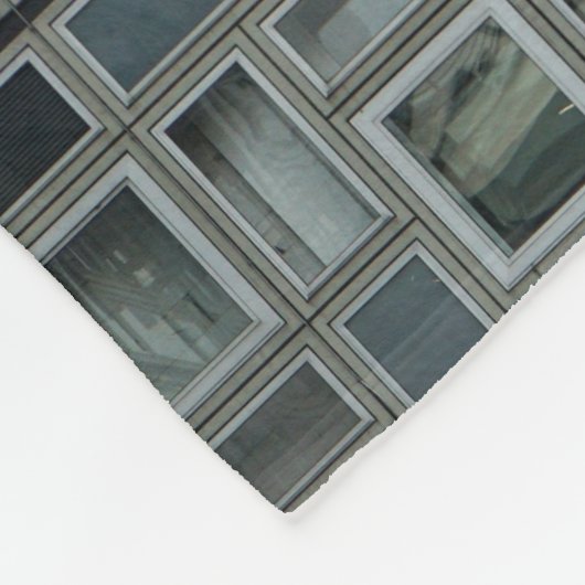 Graues Gebäude Fleecedecke (Ecke)