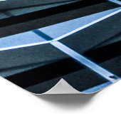 Graues Gebäude unter blauem Himmel Poster (Ecke)