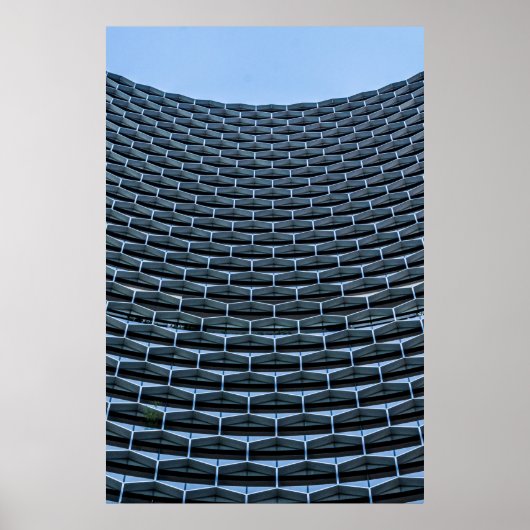 Graues Gebäude unter blauem Himmel Poster (Vorne)