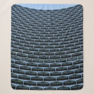 Graues Gebäude unter blauem Himmel Sherpadecke