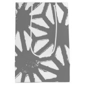 Graues geometrisches Muster Mittlere Geschenktüte (Rückseite)