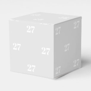 Graues Geschenk mit weißer Anfangszahl anpassen Geschenkschachtel