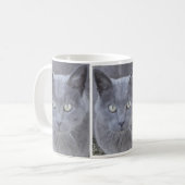 Graues Gesicht Nah Kaffeetasse (Vorderseite Links)