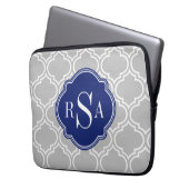 Graues Gittermuster blaues Monogramm Laptopschutzhülle (Vorderseite Links)